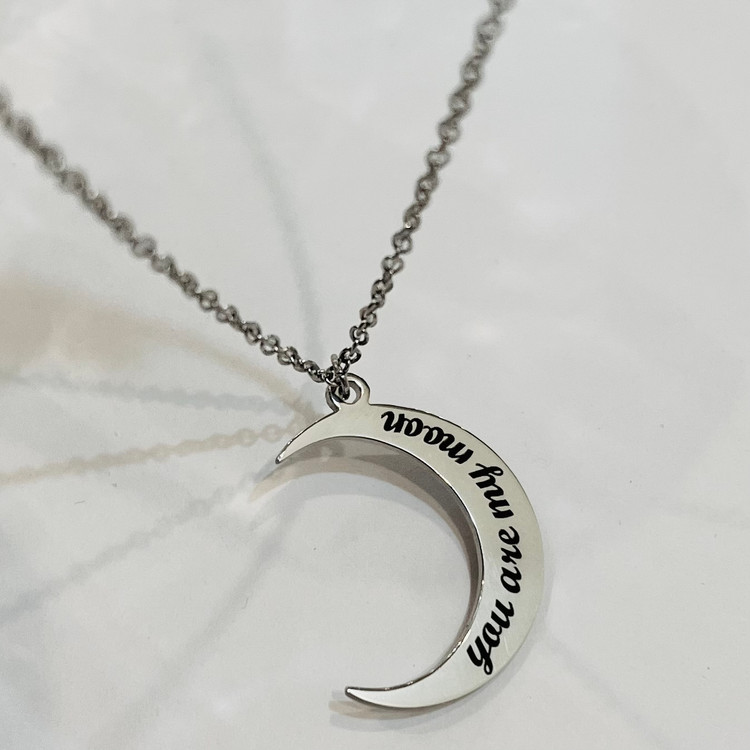 گردنبند مدل ماه عاشقانه You are my moon نقره ایی رنگ ثابت