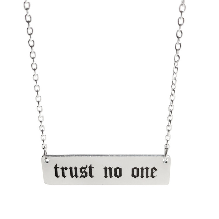 گردنبند مدل Trust no one