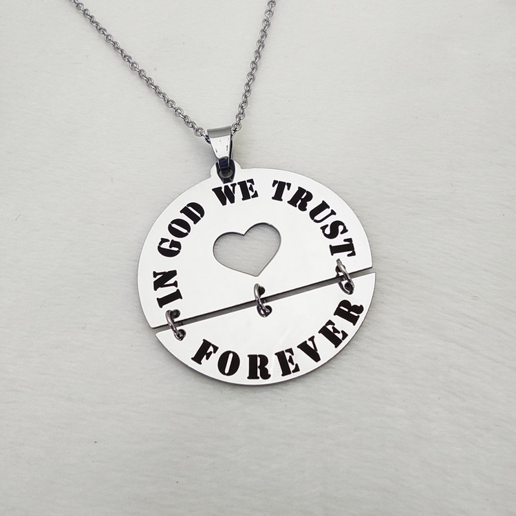 گردنبند مدل IN GOD WE TRUST