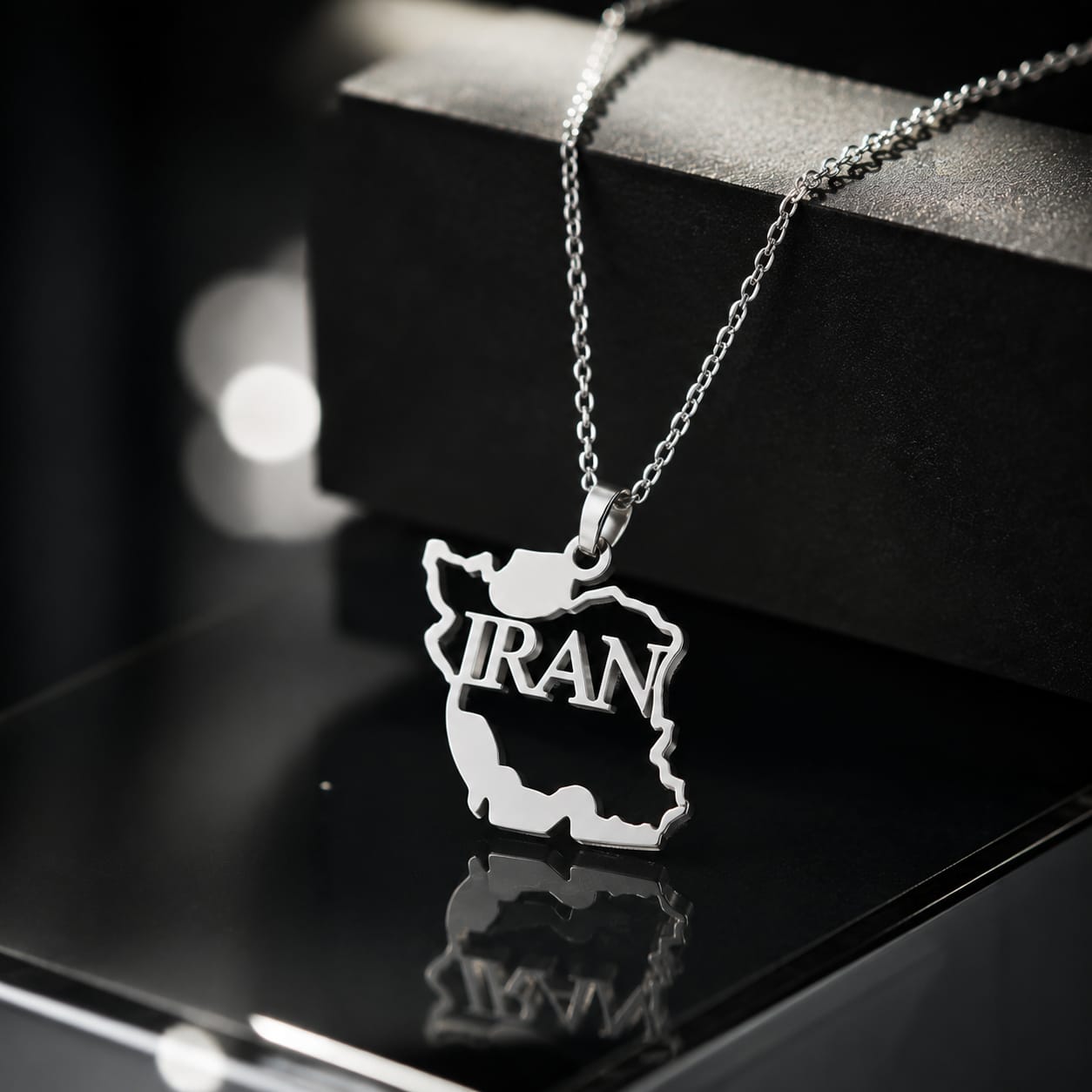 گردنبند  مدل نقشه ایران با نوشتار IRAN جنس استیل رنگ ثابت
