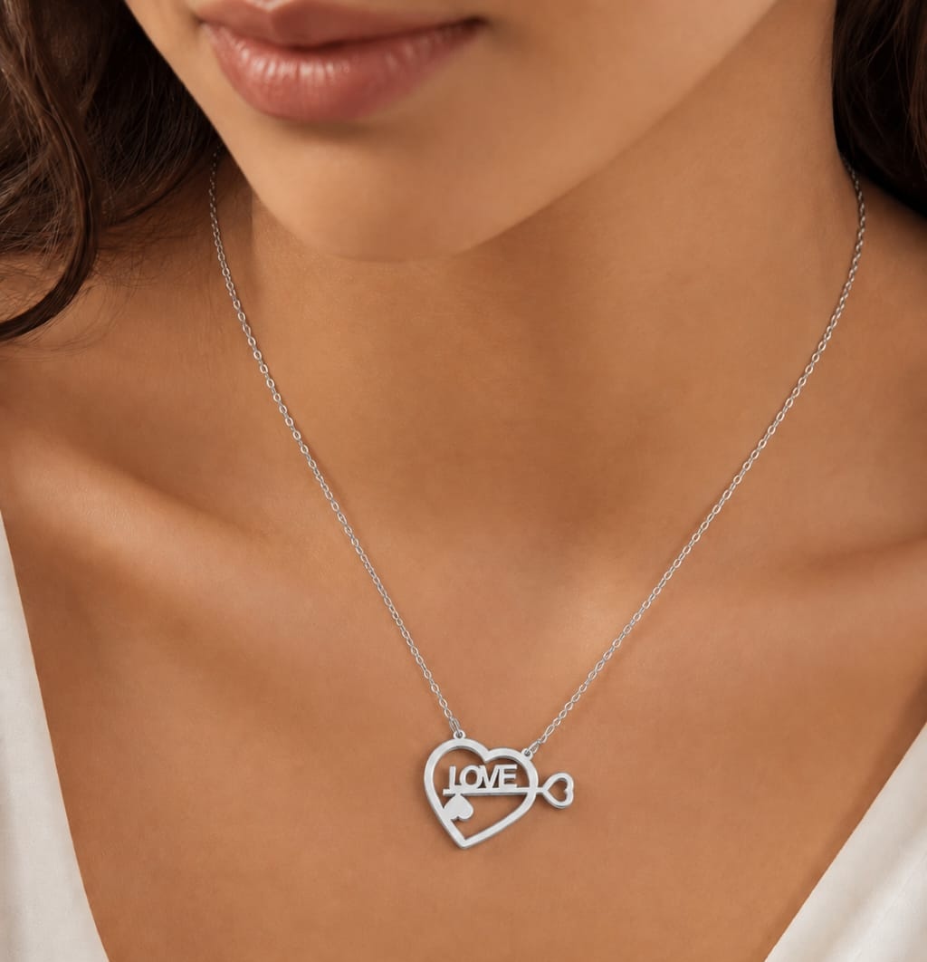 گردنبند  مدل قلب و کلید Love جنس استیل رنگ ثابت